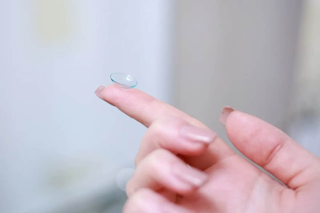 Jakie soczewki kontaktowe najlepsze? Sprawdź, które unikają dyskomfortu