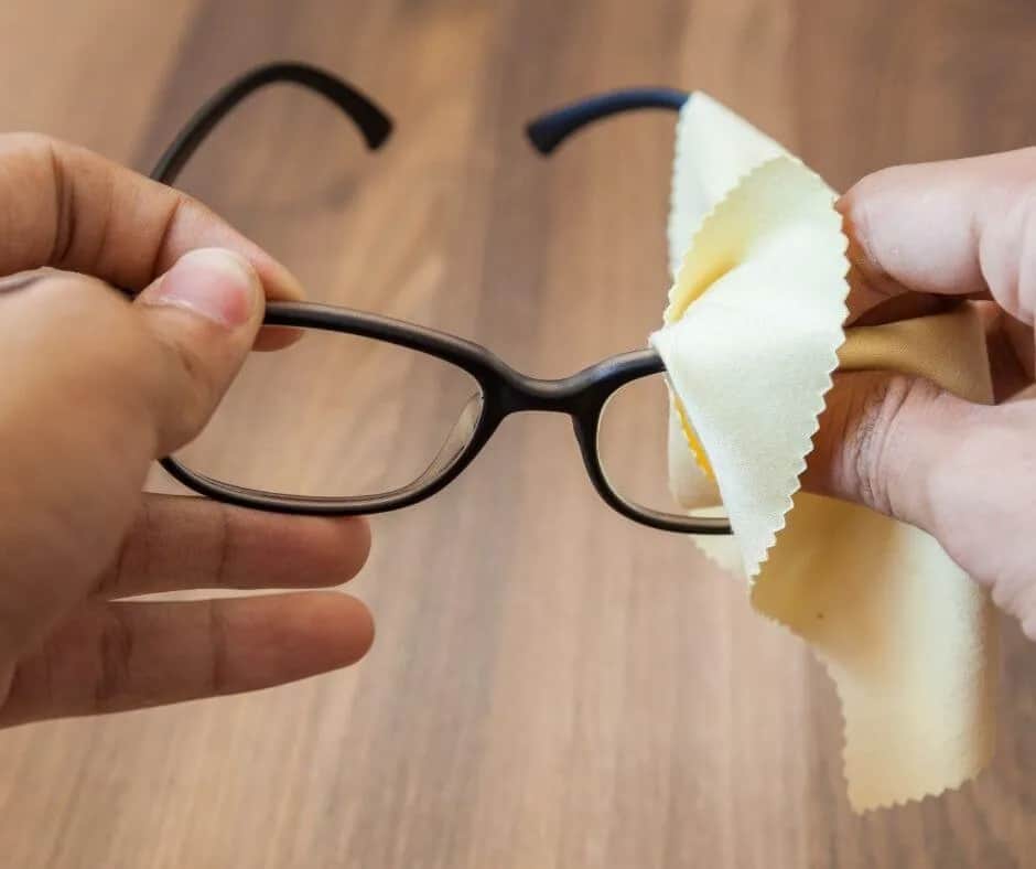 Jak skutecznie czyścić okulary Vision Express i unikać uszkodzeń