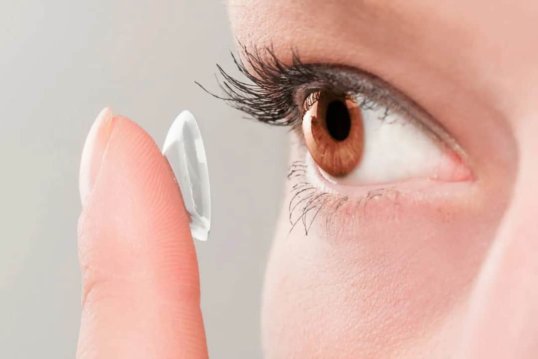 Okulary czy soczewki kontaktowe – co wybrać dla swojego komfortu?