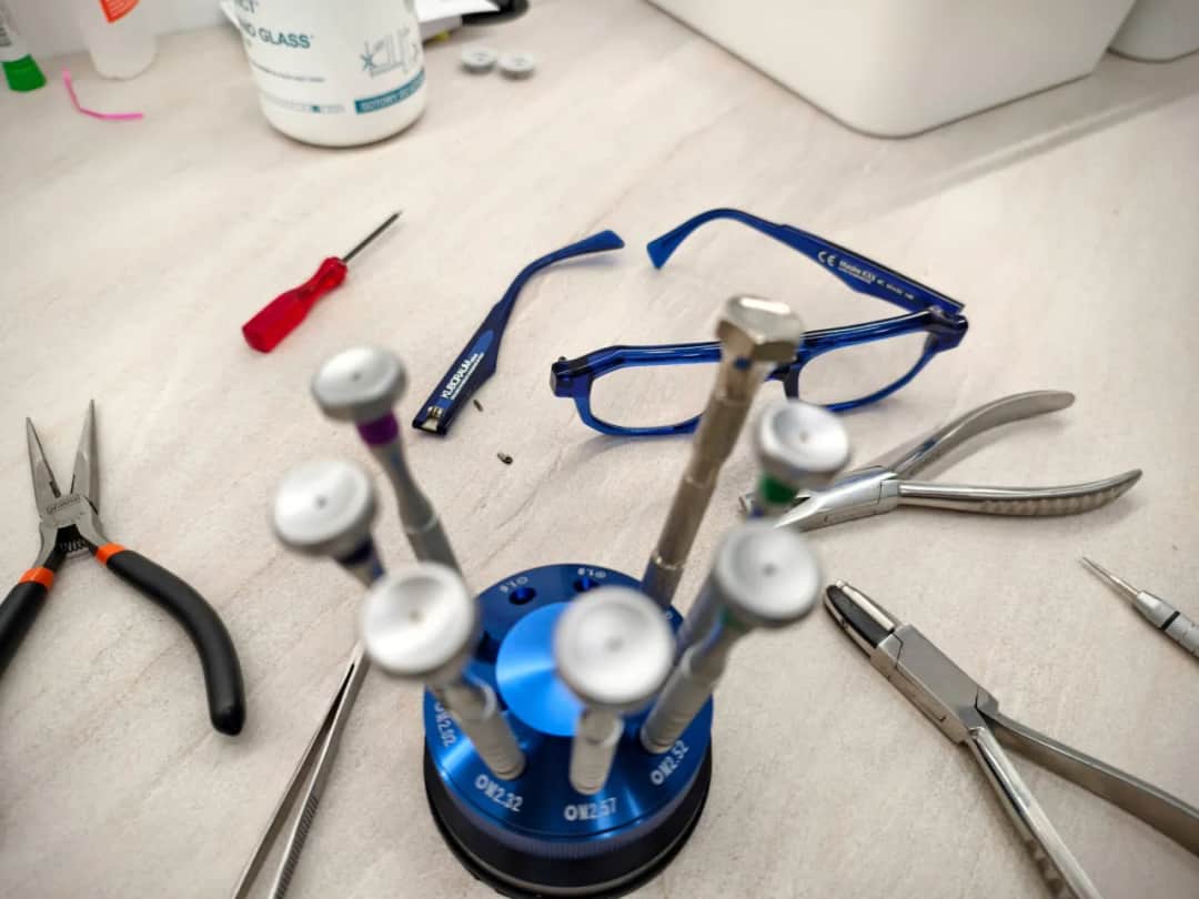 Ile kosztuje naprawa oprawek okularów? Sprawdź ceny i usługi